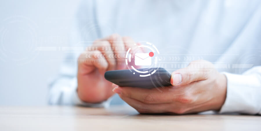 Neue E-Mail auf dem Smartphone